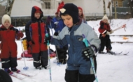 På ski rundt barnehagen